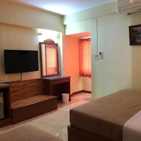 Hotel Lisa Chiang Mai Esterno foto