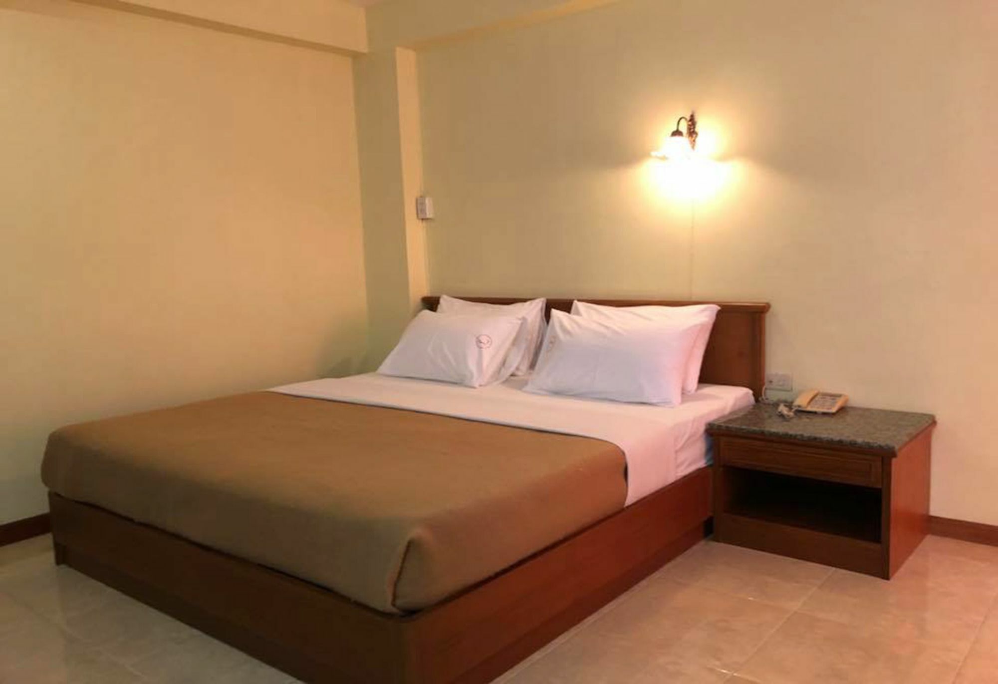 Hotel Lisa Chiang Mai Esterno foto