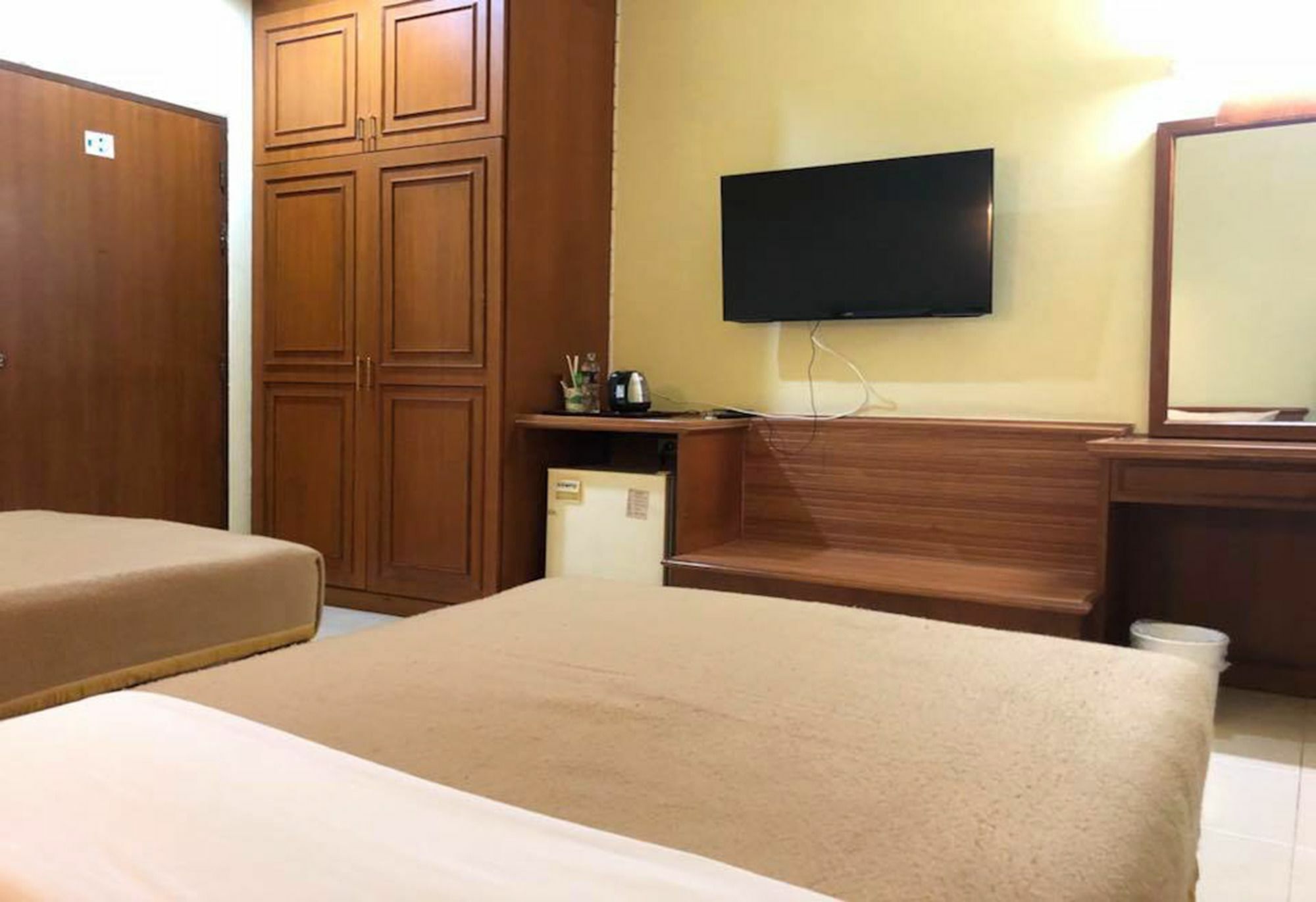 Hotel Lisa Chiang Mai Esterno foto