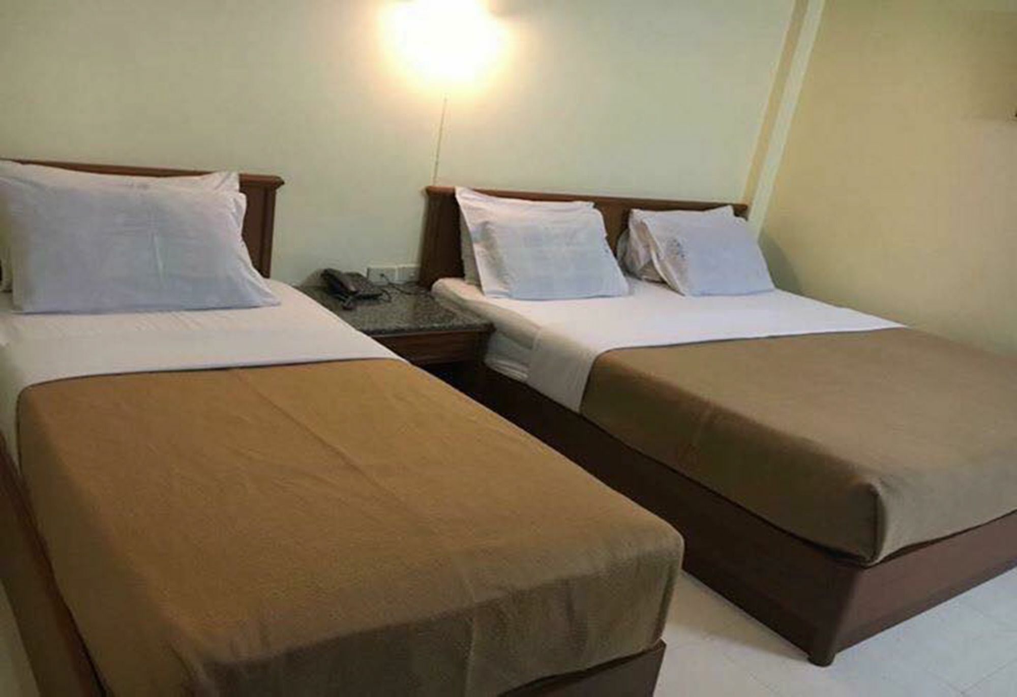 Hotel Lisa Chiang Mai Esterno foto