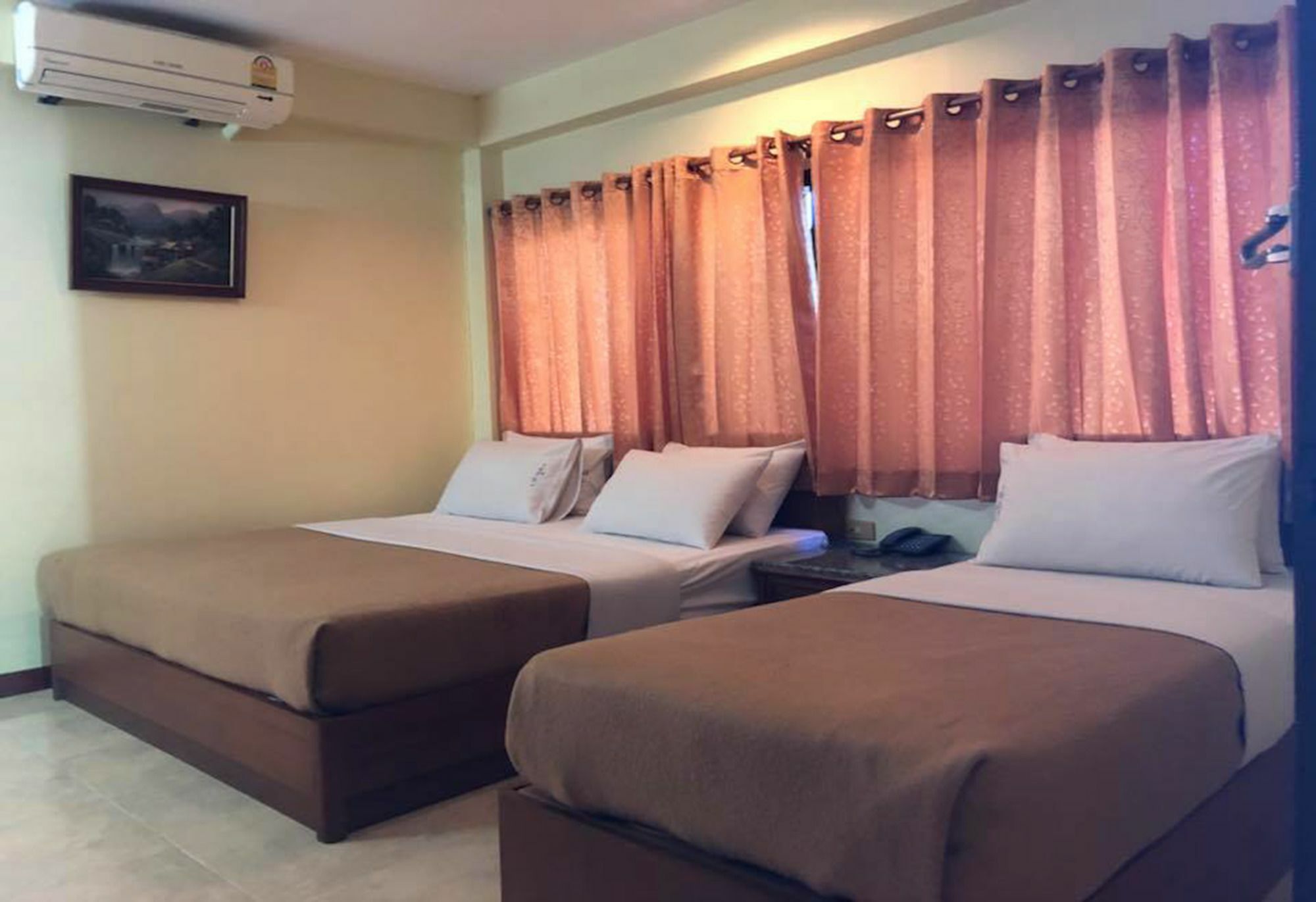 Hotel Lisa Chiang Mai Esterno foto