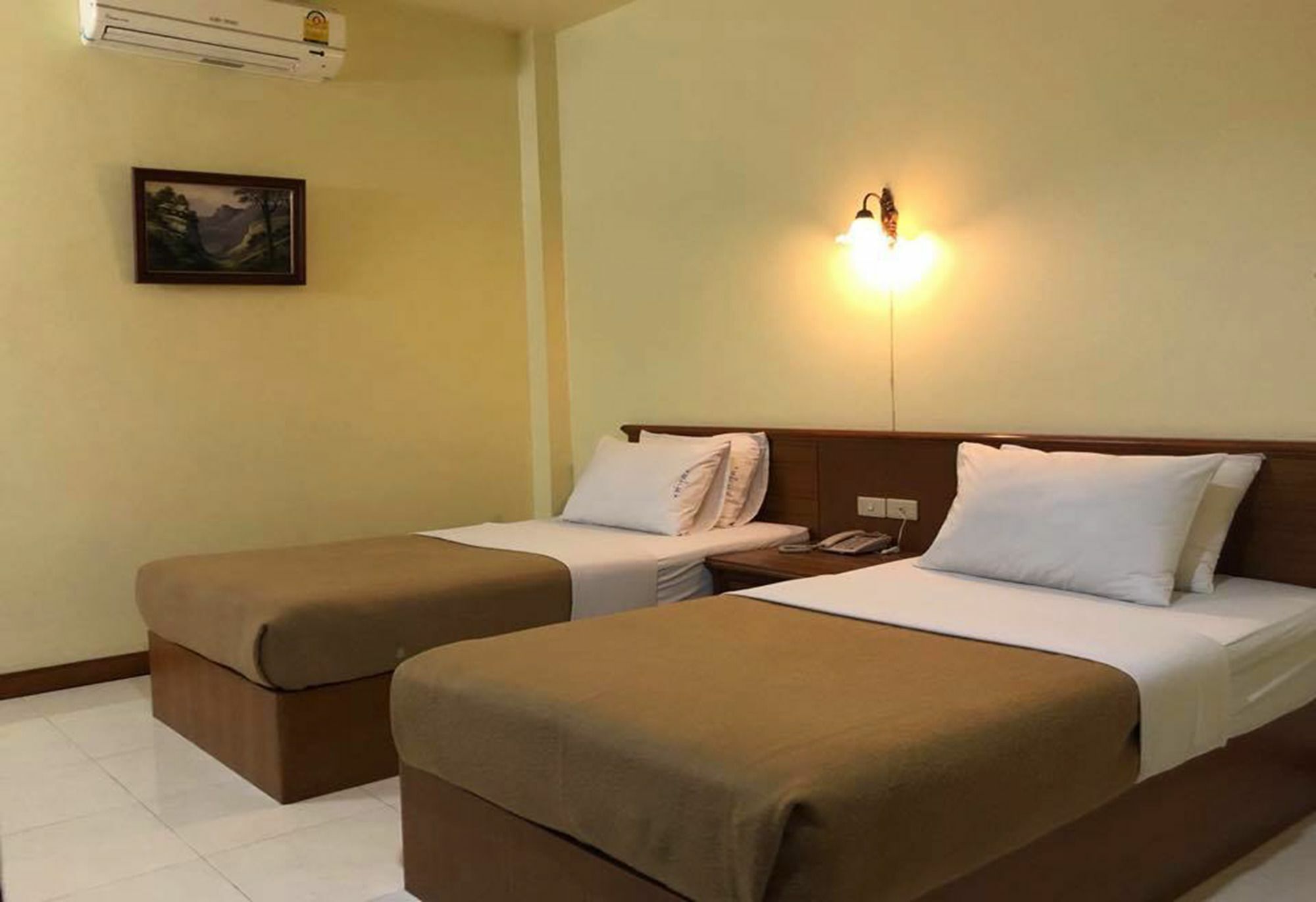 Hotel Lisa Chiang Mai Esterno foto