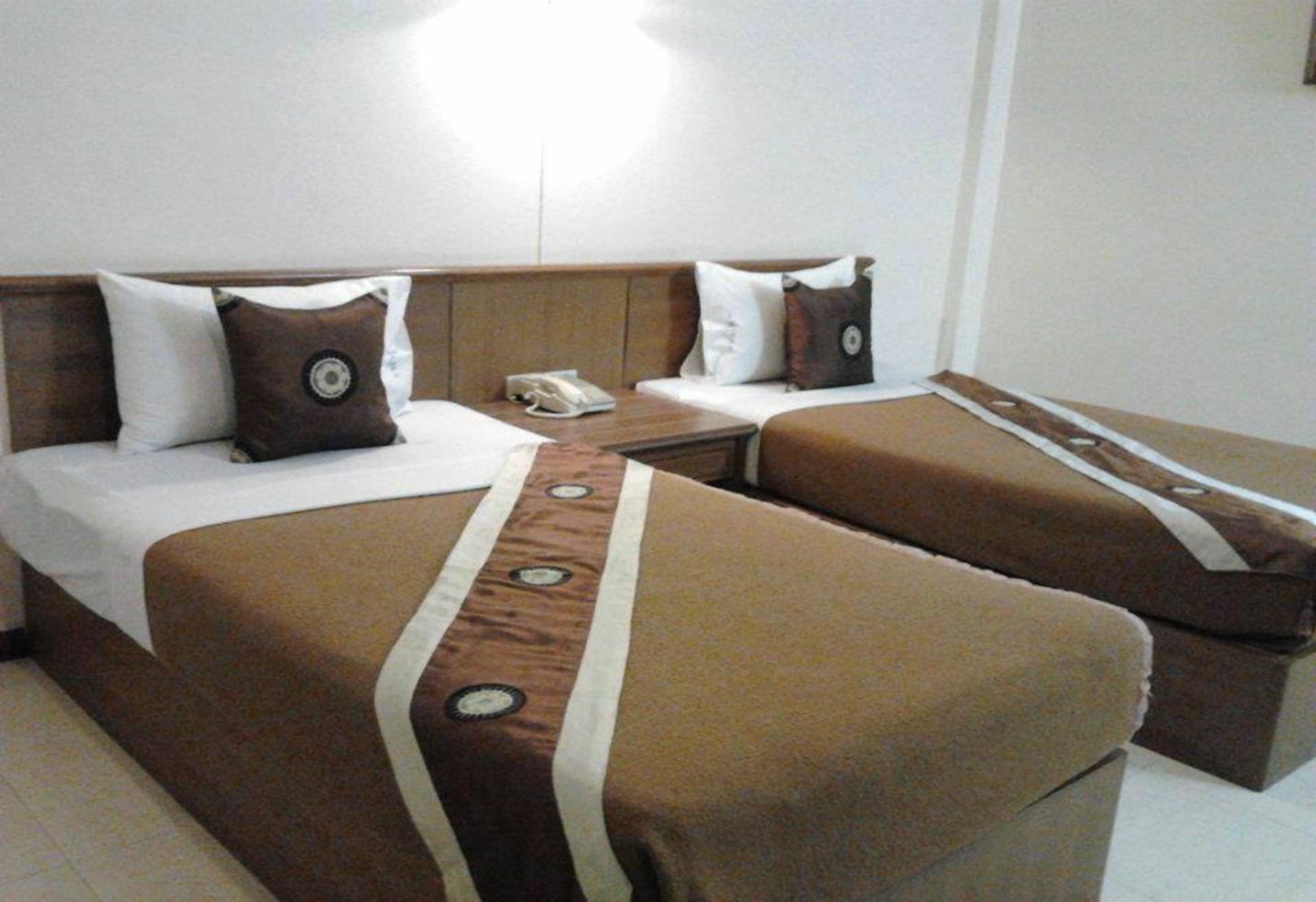 Hotel Lisa Chiang Mai Esterno foto